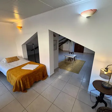 Paredes 10 度假居 *