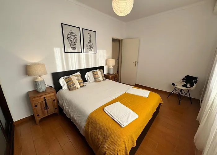 Paredes 10 * ألينكوير